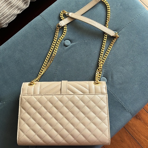 Saint Laurent Envelope patent leather crossbody bag
Never worn
Beige - Picture 2 of 5